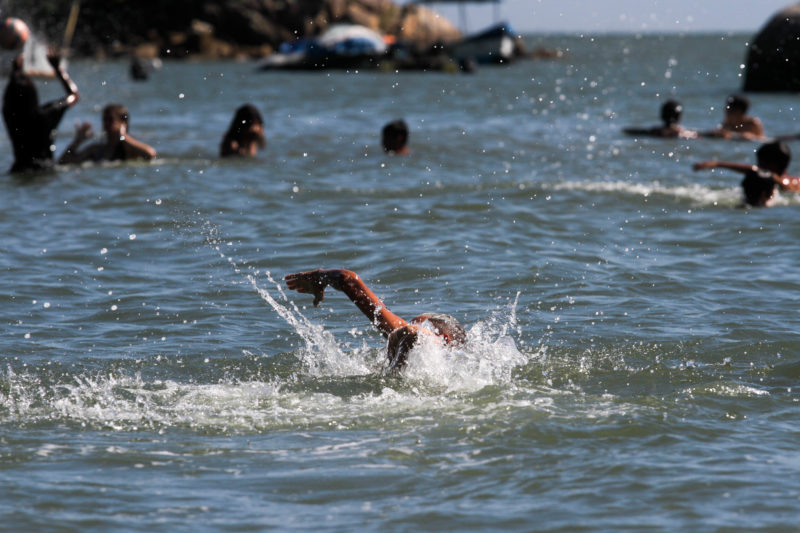 Tarde de calor na praia da Tapera, no Sul da Ilha, em Florian&oacute;polis – Foto: Leo Munhoz/ND