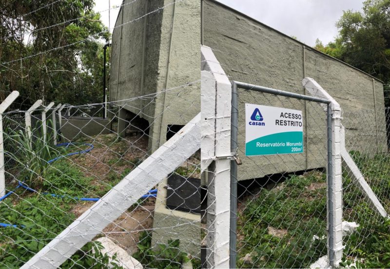 Estrutura que armazena a &aacute;gua no Morro da Cruz – Foto: Arquivo Pessoal