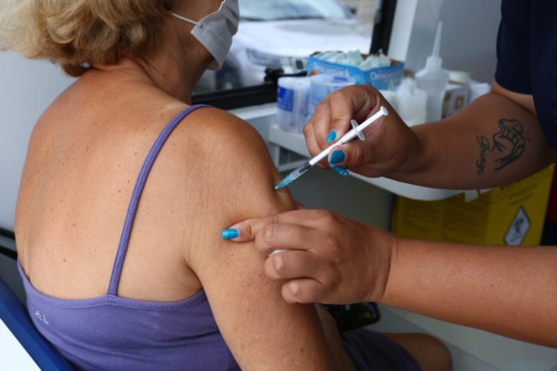 Imunização contribuiu para melhoria no cenário e redução dos óbitos pela Covid-19, destaca a prefeitura &#8211; Foto: Leonardo Sousa/PMF/Divulgação/ND