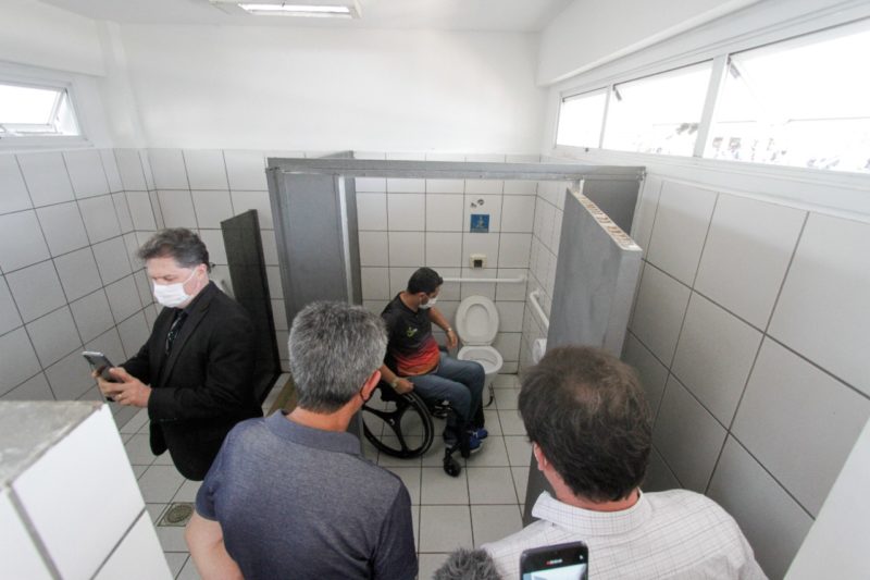 Sanitários não são adaptados segundo o promotor de Justiça &#8211; Foto: Leo Munhoz/ND