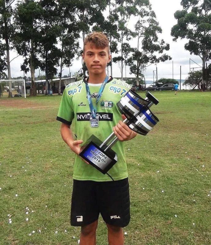 Em 2011, o vice-campeonato que resultou em uma nova oportunidade e o in&iacute;cio de sua hist&oacute;ria no Gr&ecirc;mio. – Foto: Arquivo pessoal