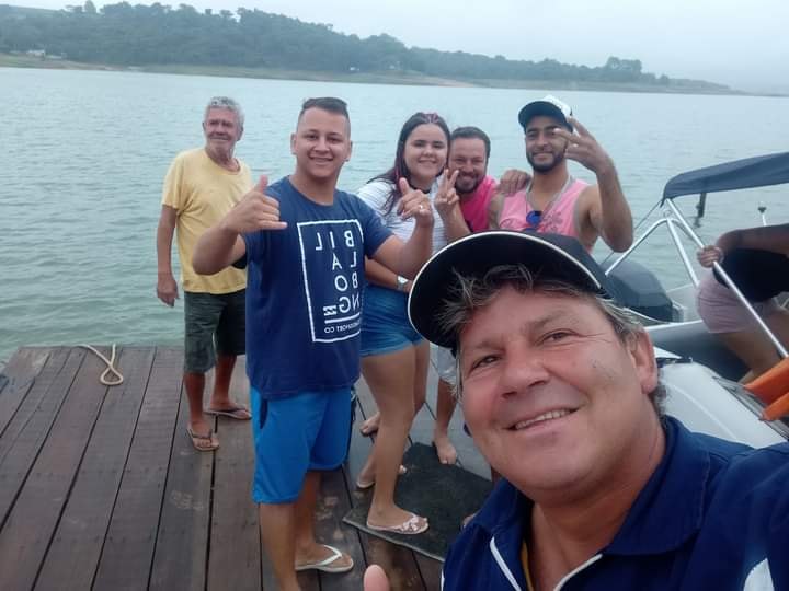 Empres&aacute;rio registrava os momentos com todos os turistas que andavam em sua lancha – Foto: Internet/Divulga&ccedil;&atilde;o/ND