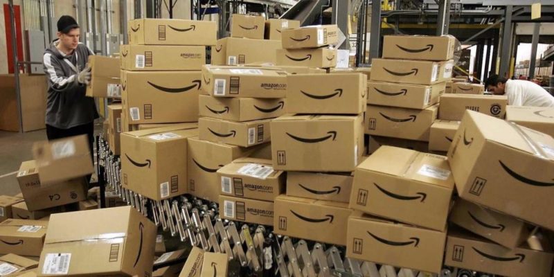 A Amazon est&aacute; sendo questionada na internet sobre os crit&eacute;rios seletivos de cancelamento das compras – Foto: Internet/Reprodu&ccedil;&atilde;o/ND