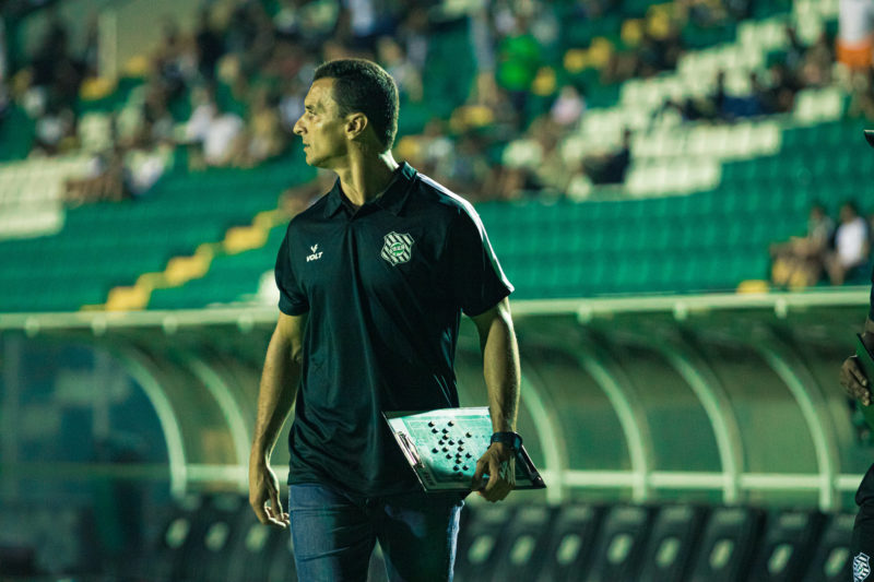 Técnico Júnior Rocha Figueirense durante estreia do Figueirense contra o JEC &#8211; Foto: Figueirense/Divulgação/ND