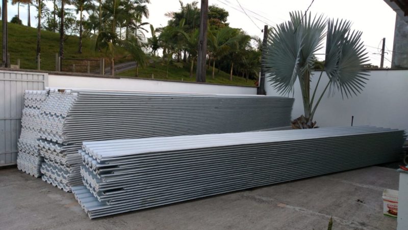 Carga de telhas foi avaliada em R$ 200 mil – Foto: PM/Divulga&ccedil;&atilde;o