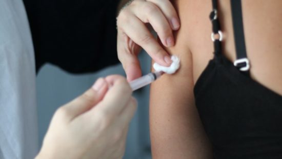 Aumenta a vacinação da Covid-19 dos ´arrependidos´ em Criciúma