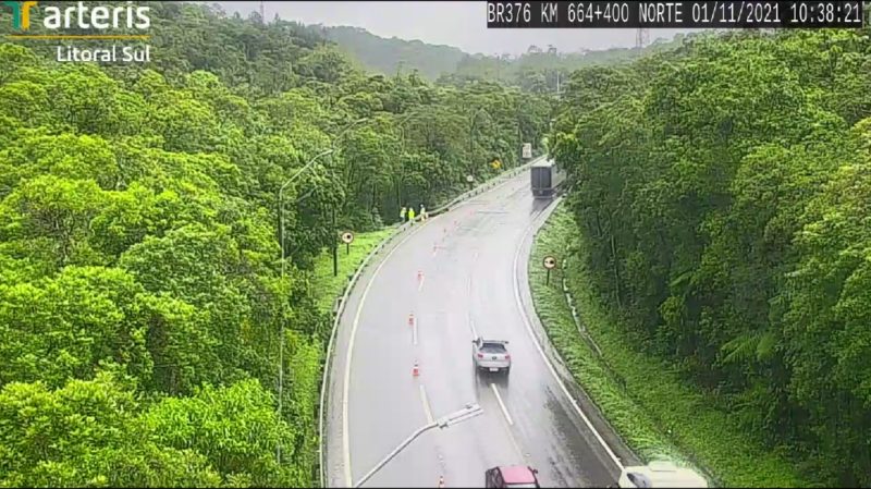 Trecho da BR-376, sentido Norte, que apresenta interrup&ccedil;&atilde;o parcial e n&atilde;o tem data para ser consertado – Foto: Arteris Litoral Sul/divulga&ccedil;&atilde;o/ND