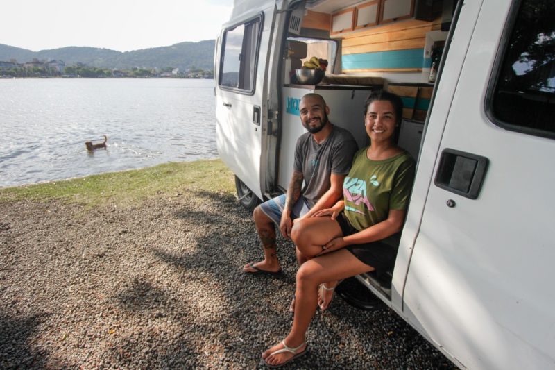 Agustina e Alvaro venderam a casa completa e v&atilde;o percorrer a Am&eacute;rica de van – Foto: Leo Munhoz/ND
