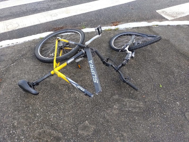 Ciclista precisou ser atendido pelo Samu ainda desorientado – Foto: Paulo Muller/NDTV
