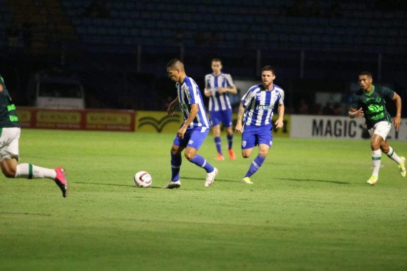 Verd&atilde;o foi melhor e criou as principais chances da partida – Foto: Frederico Tadeu/Ava&iacute; F.C