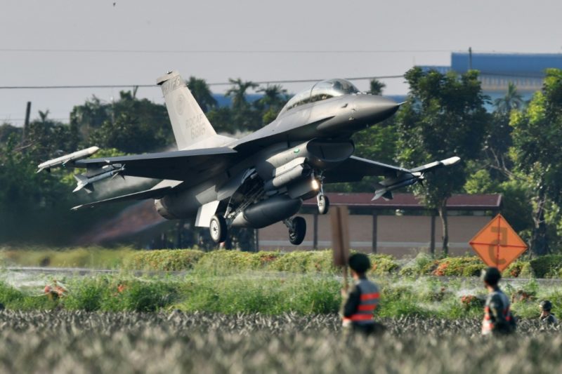 China conducts warplane operation near Taiwan - Photo: Internet/ND