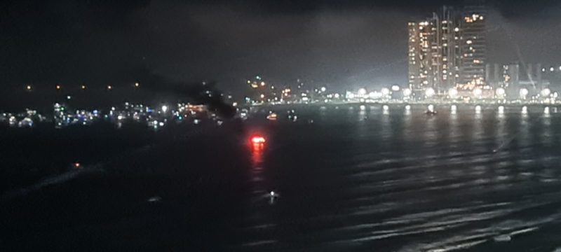 Balsa de fogos de artif&iacute;cio pega fogo em Balne&aacute;rio Cambori&uacute; – Foto: Drica Fermiano/ND