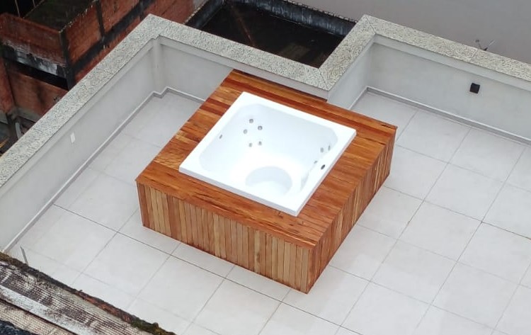 Durante a vistoria nesta quinta-feira (6), banheira j&aacute; havia sido limpa – Foto: Vigil&acirc;ncia Sanit&aacute;ria BC/ND