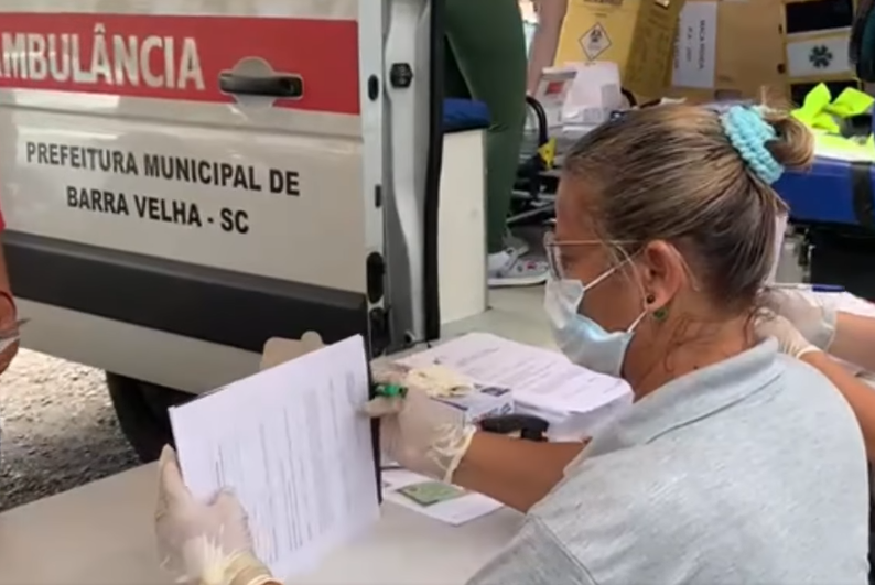 Ambulância está sendo utilizada para realização de testes de Covid-19 em Barra Velha 