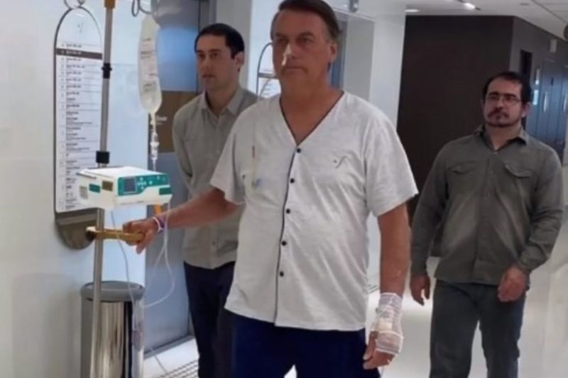 Primeira-dama publicou foto de Bolsonaro no hospital – Foto: Internet