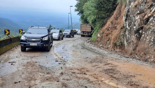Pista liberada, conforme informa&ccedil;&atilde;o da PMRv. – Foto: Pol&iacute;cia Militar Rodovi&aacute;ria – SC / Divulga&ccedil;&atilde;o ND