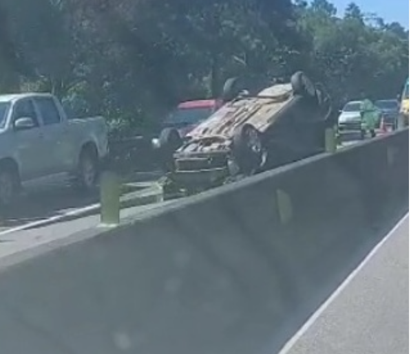 Capotamento na BR-101