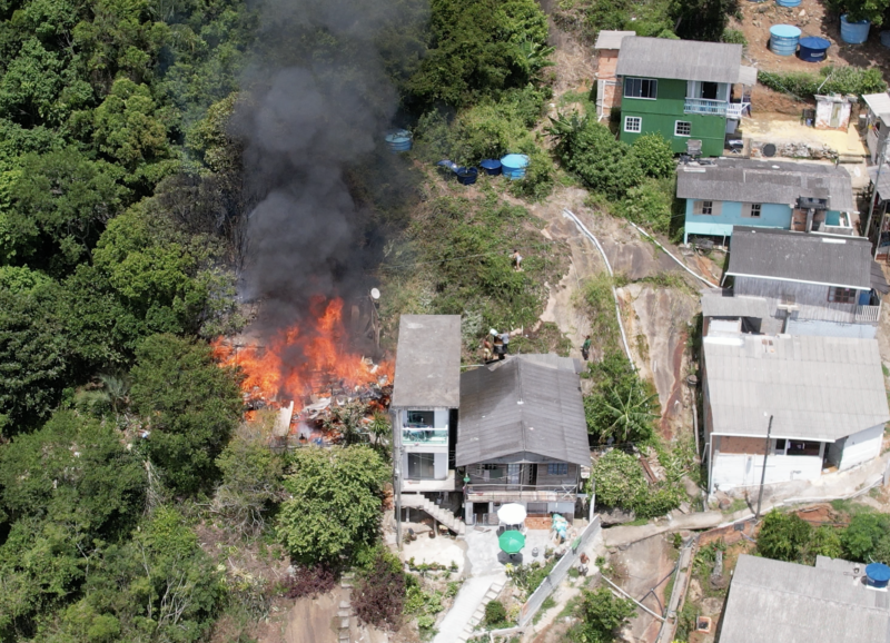 A casa incendiada na Trindade em Florianópolis