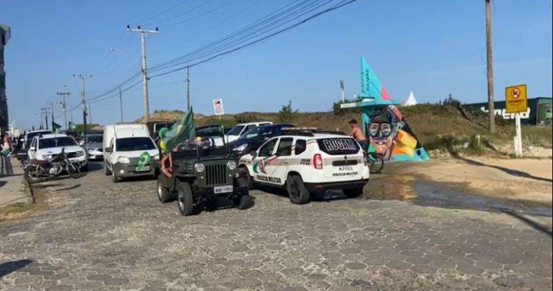 Bolsonaristas se mostram animados com a possibilidade do Presidente visitar a praia do Sul. – Foto: Alexandre Back/Divulgação/ND