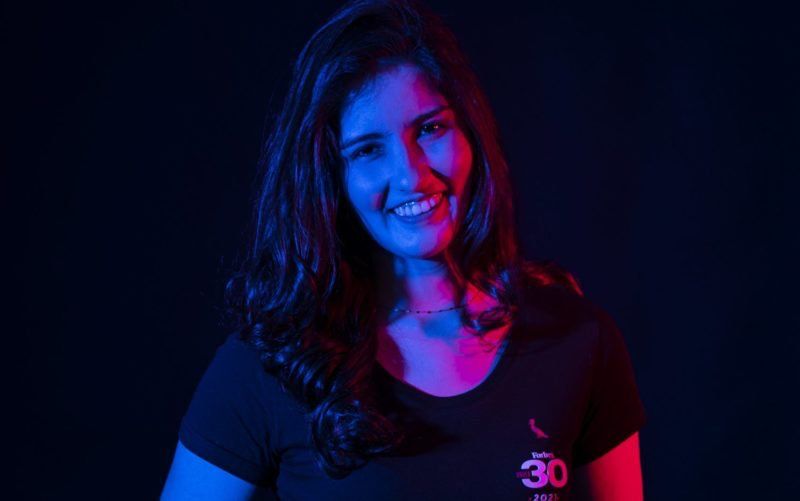 Natural de Timb&oacute;, Katerine ganhou um pr&ecirc;mio da Nasa – Foto: Marcos Sander/Forbes/ND