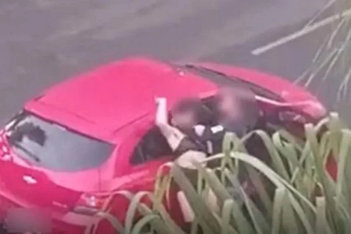 Após gritos, vídeo flagra homem agredindo travesti: 'Não quer pagar?' - ND Mais
