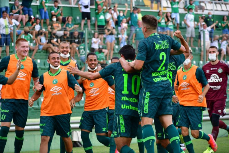 Jogadores da Chapecoense comemoram o gol marcado por Tiago Real &#8211; Foto: Julia Galvão | ACF