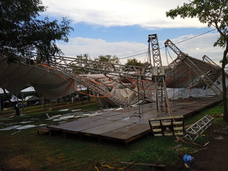 Temporal causou danos no Parque da Itaipu Rural Show. Estruturas de ferro e plantações foram danificadas.