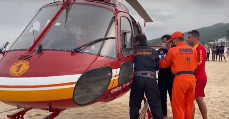 Crian&ccedil;a de 7 anos se afoga na praia de S&atilde;o Miguel em Bigua&ccedil;u – Foto: Reprodu&ccedil;&atilde;o/NDTV RecordTV