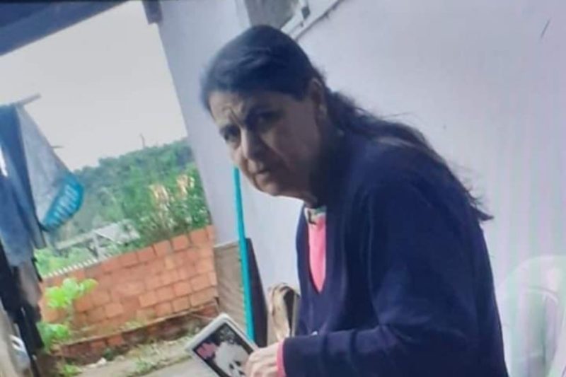 A mulher de 62 anos sofre de Alzheimer e não fala português – Foto: Bombeiros/Divulgação/ND