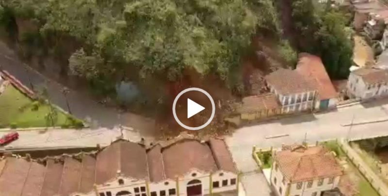 Deslizamento de terra atinge casarões históricos em Ouro Preto