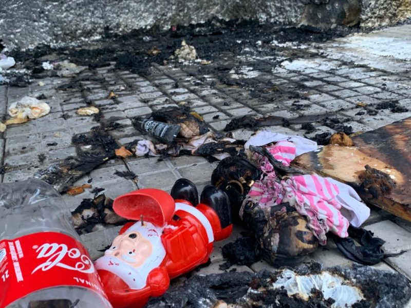 Mulher em situação de rua teve os pertences queimados &#8211; Foto: Ricardo Leandro de Medeiros/Reprodução/ND