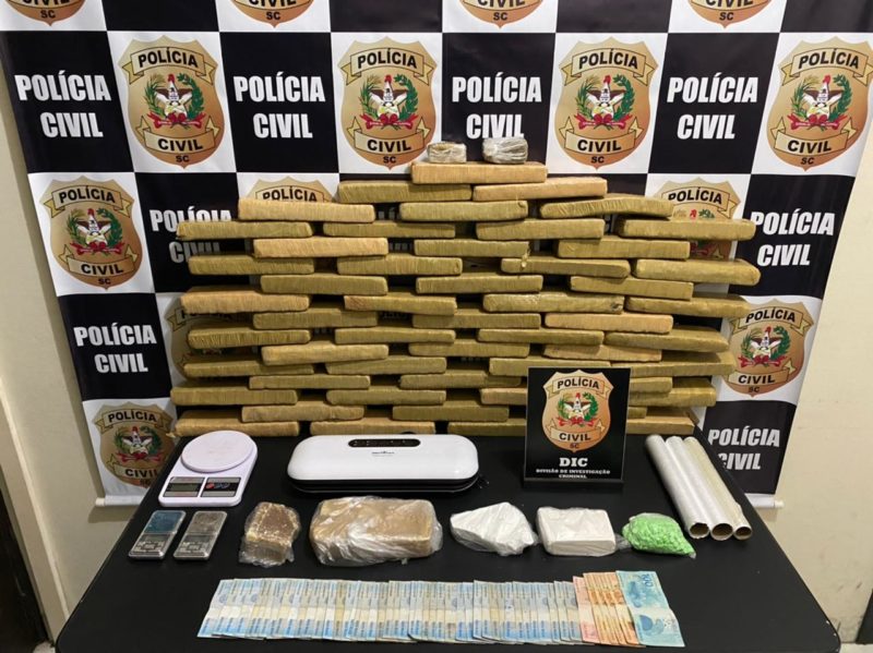 Traficante foi preso em flagrante em dep&oacute;sito de drogas localizado em Blumenau – Foto: Pol&iacute;cia Civil/Divulga&ccedil;&atilde;o/ND