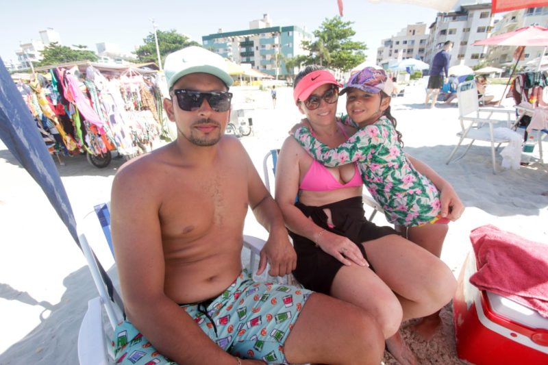 &ldquo;O pre&ccedil;o t&aacute; o gosto da &aacute;gua do mar&rdquo;, disse Daniela rindo – Foto: Leo Munhoz/ND