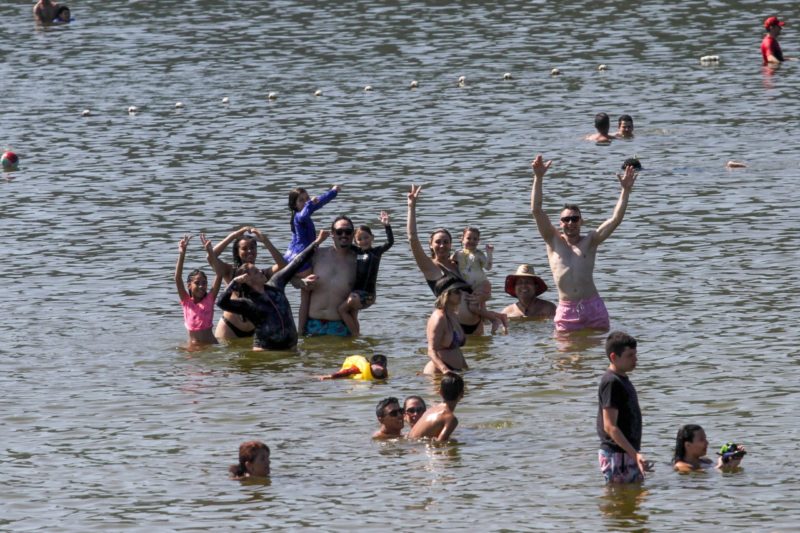 Se o calor persistir mesmo, ningu&eacute;m mais sai nem das praias, nem das lagoas – Foto: Leo Munhoz/ND
