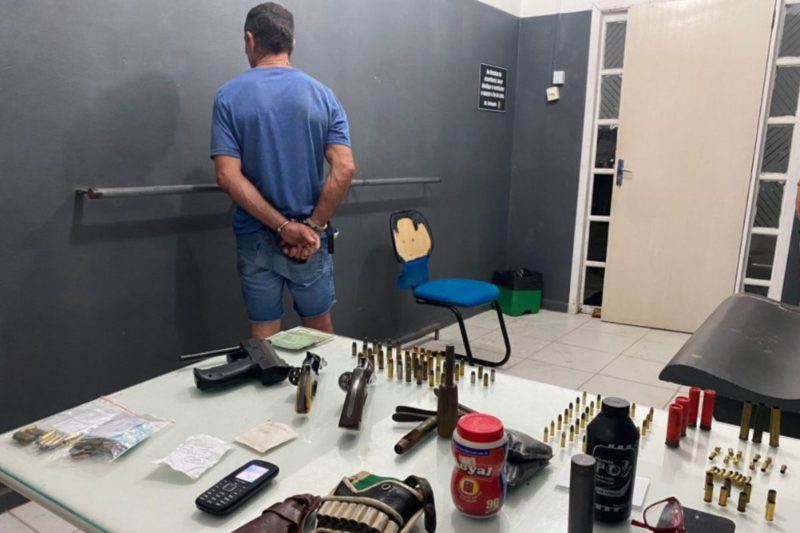 O homem, &agrave; &eacute;poca com 54 anos, foi preso em flagrante ap&oacute;s o crime – Foto: PM/Divulga&ccedil;&atilde;o