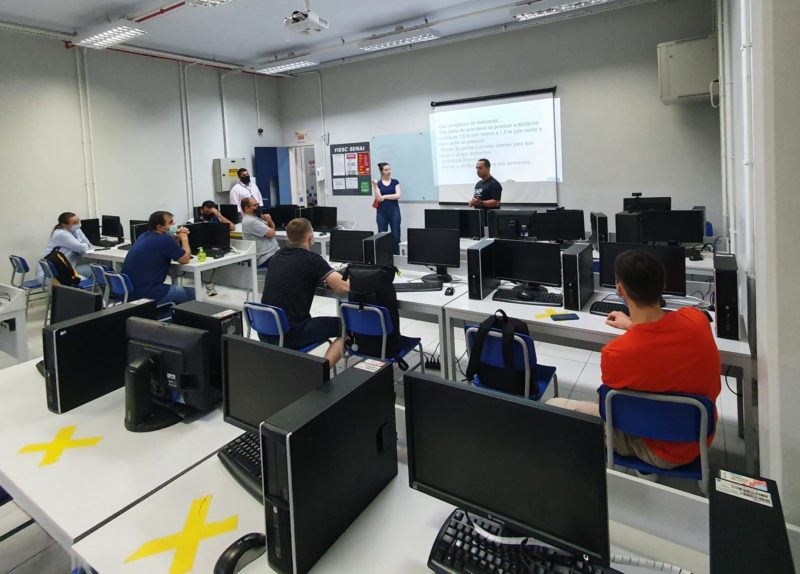 Aula te&oacute;rica para alunos de mec&acirc;nica de aeronaves – Foto: Divulga&ccedil;&atilde;o/ND