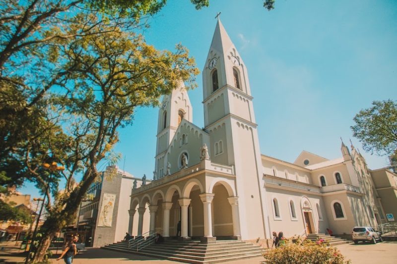 Criciúma possui diversos pontos turísticos, como mina de carvão para visitação, museus, mirante e gruta