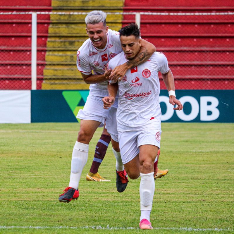 Garraty foi o autor do &uacute;nico gol da partida – Foto: Patr&iacute;cia Amorim/Herc&iacute;lio Luz/ND