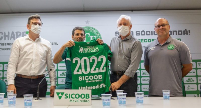 Clube renovou a parceria com o Sicoob MaxiCr&eacute;dito. – Foto: Cristian Madoglio/ACF