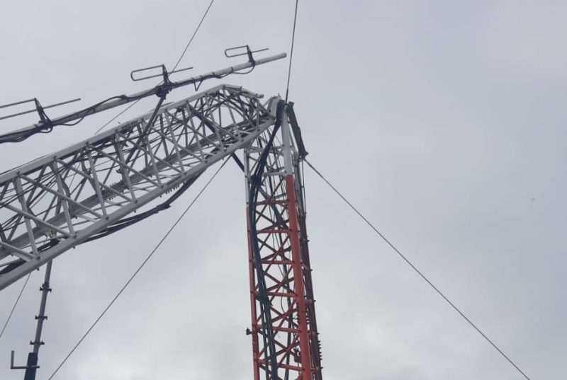 Torres caíram depois de acidente na última segunda-feira (10) 