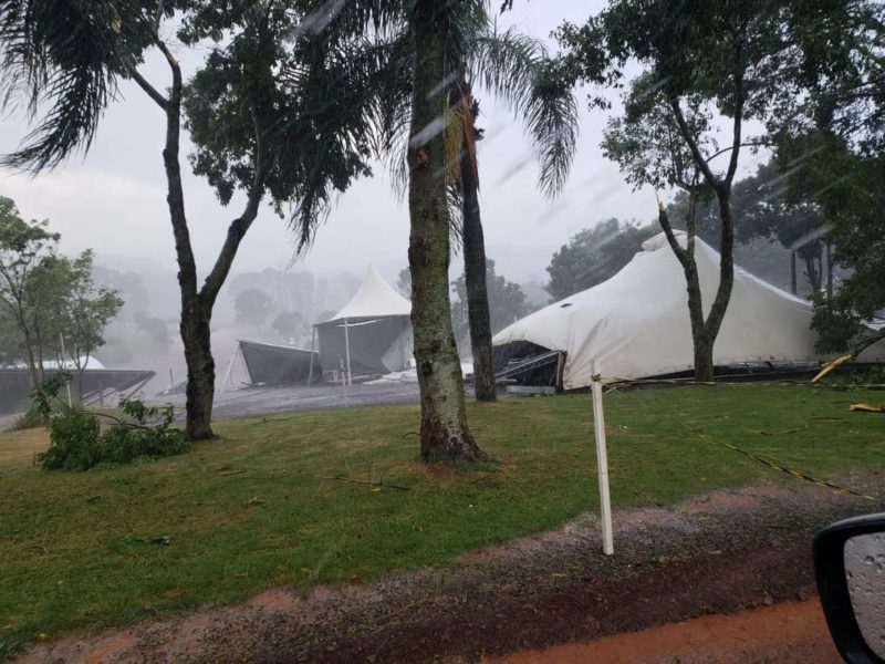 Temporal causou danos no Parque da Itaipu Rural Show. Estruturas de ferro e plantações foram danificadas.