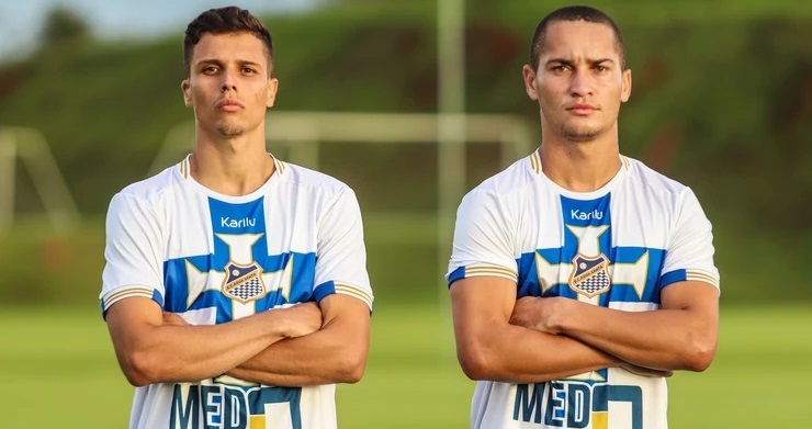 Por outro lado, Jean Martim (direita) foi emprestado e já anunciado pelo Água Santa. O contrato de empréstimo do volante, que tem os direitos federativos ligados ao Leão da Ilha, será até o fim do Campeonato Estadual – Foto: Água Santa/Divulgação/ND
