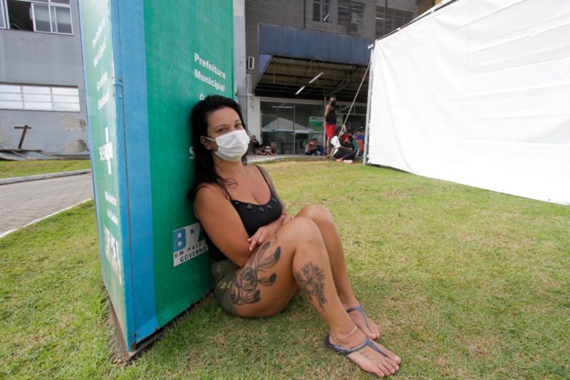 Let&iacute;cia tamb&eacute;m esperou horas por atendimento na Upa Sul ter&ccedil;a-feira – Foto: Leo Munhoz/ND