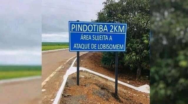 Moradores fizeram uma montagem com uma placa brincando com a situa&ccedil;&atilde;o – Foto: Internet/Reprodu&ccedil;&atilde;o