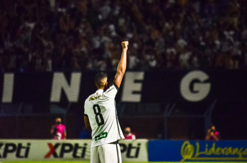 Oberdan comemora gol pelo Figueirense contra o Avaí na decisão da Recopa Catarinense- Foto: R. Pierre/Estadão Conteúdo/ND