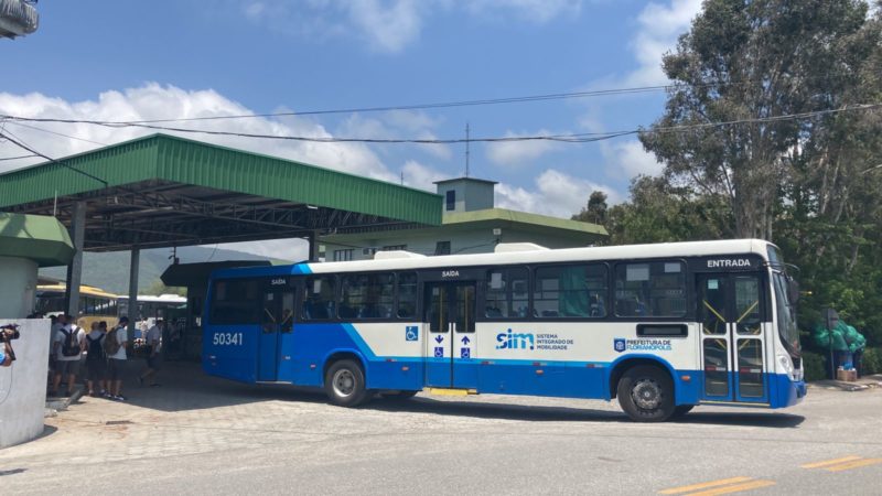 ônibus volta a circular após fim de greve