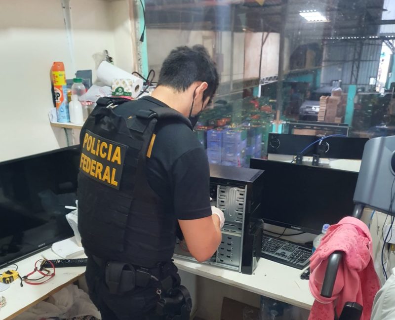 Em SC, a opera&ccedil;&atilde;o ocorreu em Ca&ccedil;ador, no Meio-Oeste &mdash; Foto: Pol&iacute;cia Federal/Divulga&ccedil;&atilde;o/ND