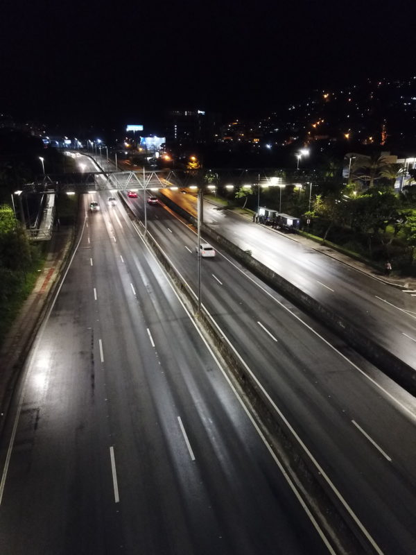 Como forma de melhorar a ilumina&ccedil;&atilde;o para quem passa pelo local, quase 728 lumin&aacute;rias de led foram ligadas – Foto: Leonardo Sousa/PMF