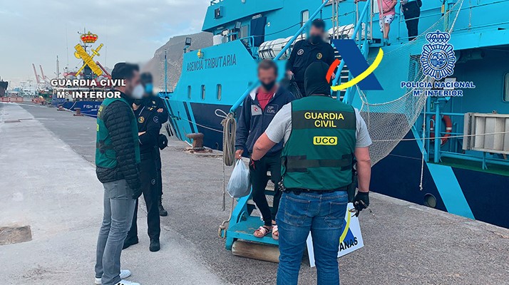 Pescadores de SC entre los detenidos en barco con media tonelada de cocaína en España - Foto: Guardia Civil Española / Expresión