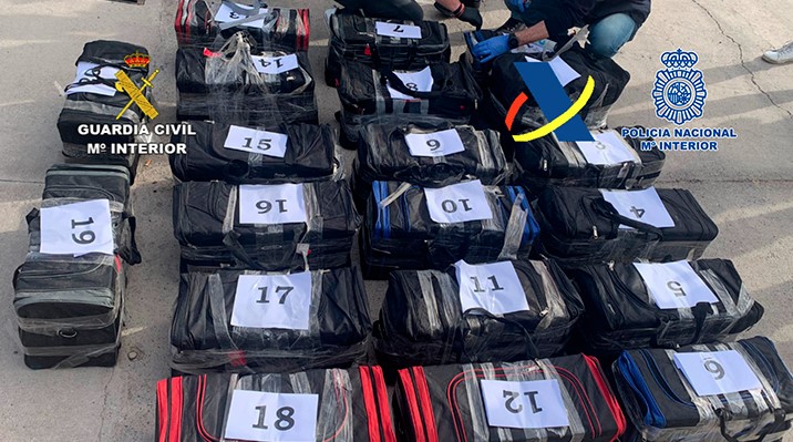 Pescadores de SC entre los detenidos en barco con media tonelada de cocaína en España - Foto: Guardia Civil Española / Expresión